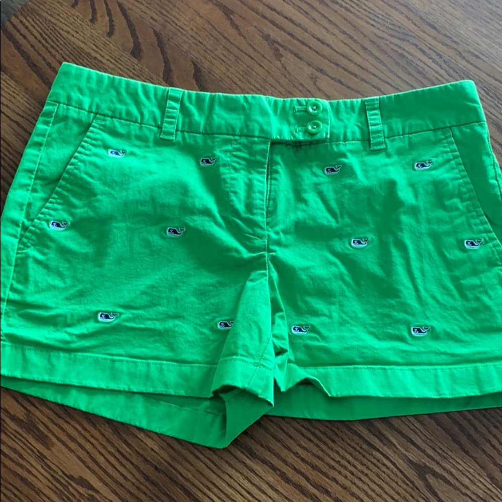 Vineyard vines green shorts with navy whale size 6